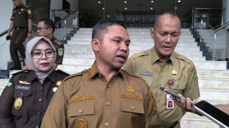 KPK Belum Tetapkan Status,  Gubernur Abdul Wahid Dimintai Keterangan, Bukan OTT