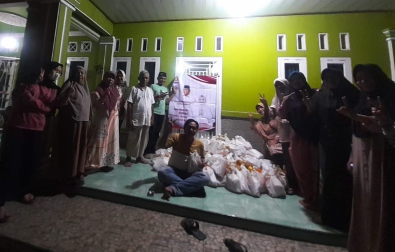 Wakil Ketua Gerindra Lamsel Bagikan Ribuan Paket Sembako Untuk Warga Kecamatan Natar, Ajak Masyarakat Saling Tolong Menolong