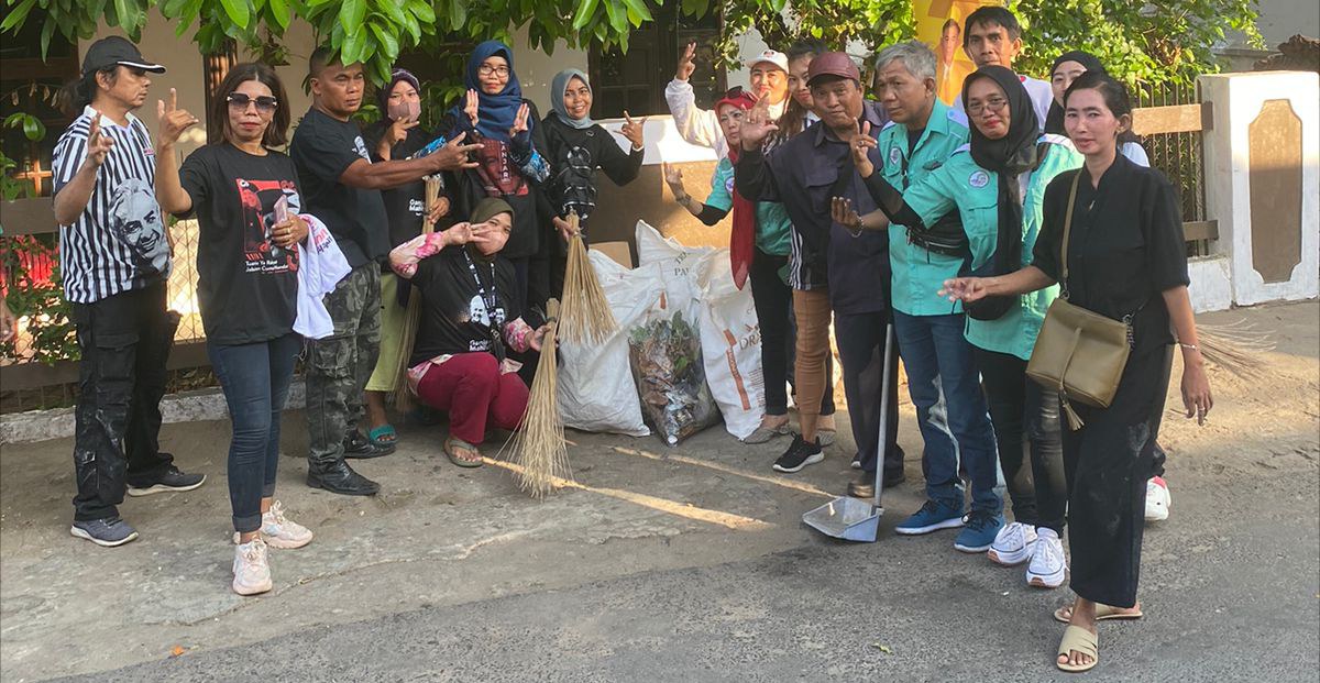 Forum Silaturahmi Relawan Ganjar-Mahfud Bandar Lampung Baksos Bersih Lingkungan