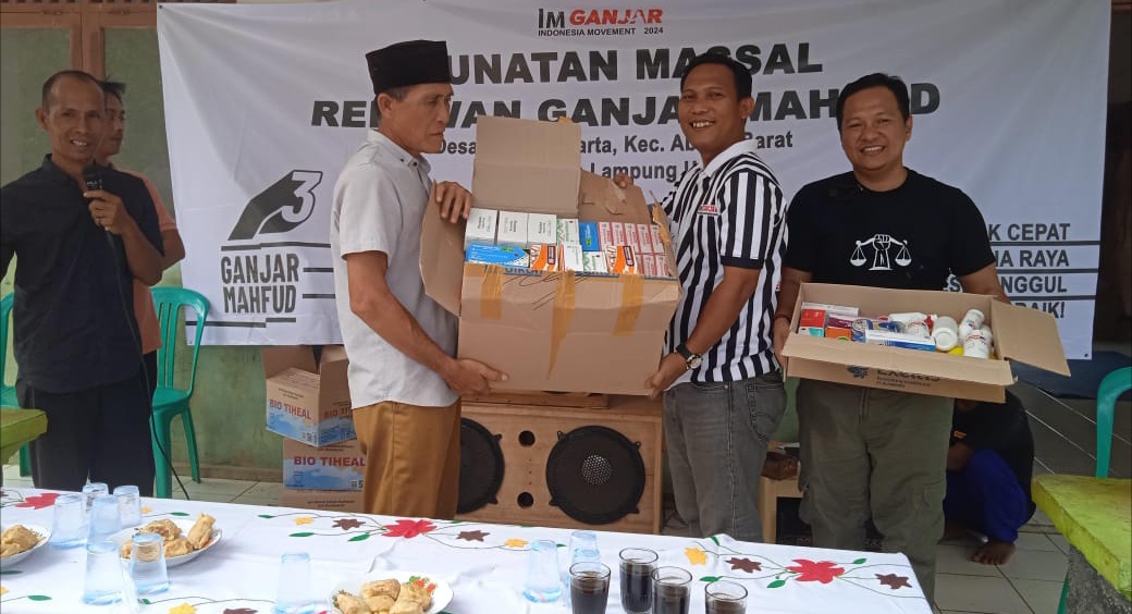 Kegiatan Khitan Masal Serta Donasi Obat - Obatan Di Kecamatan Abung Barat, Lampung Utara, Yang Di adakan Relawan Ganjar-Mahfud