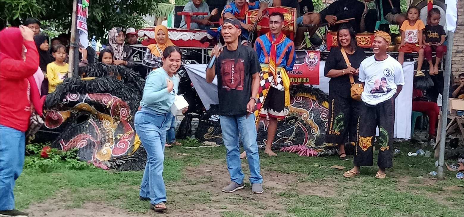 Kolaborasi TPD Serta Relawan Ganjar - Mahfud Provinsi Lampung, Gelar Acara Kuda Lumping Di Desa Kali Sari