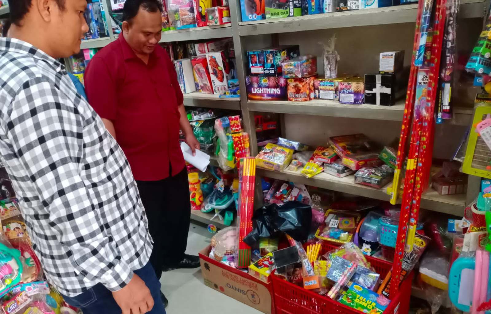 Dit Intelkam Polda Sumsel, Lakukan Pengecekan Serta Himbauan Kepada Distributor Dan Penjual Petasan