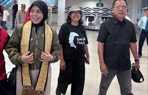 Mingrum Gumay, Sambut Kedatangan Istri Ganjar Pranowo, Di Bandara Raden Intan II