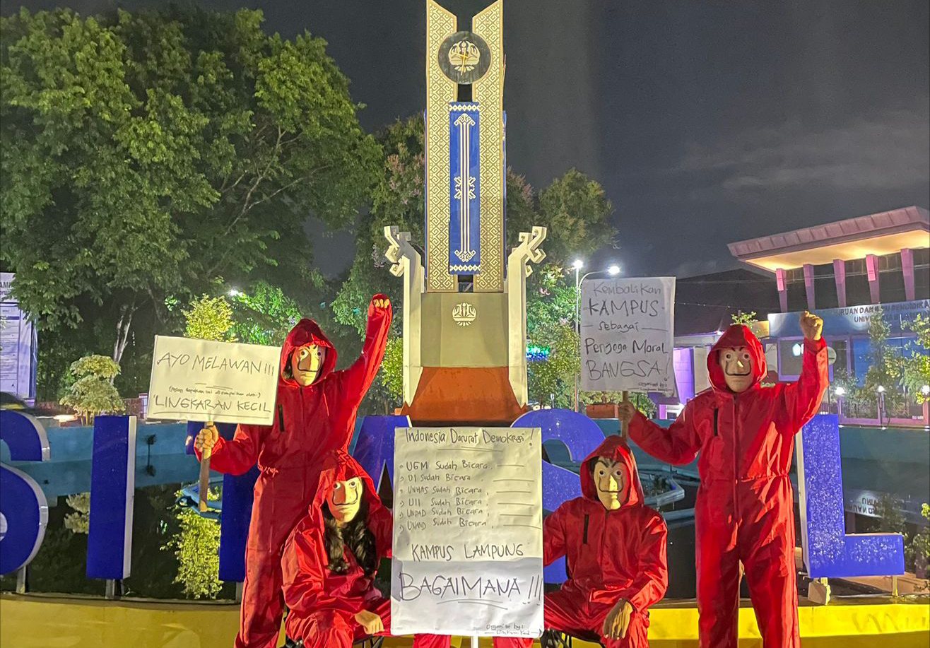 Bertopeng Salvador, Lingkaran Kecil Sampaikan Kritik "Indonesia Darurat Demokrasi"