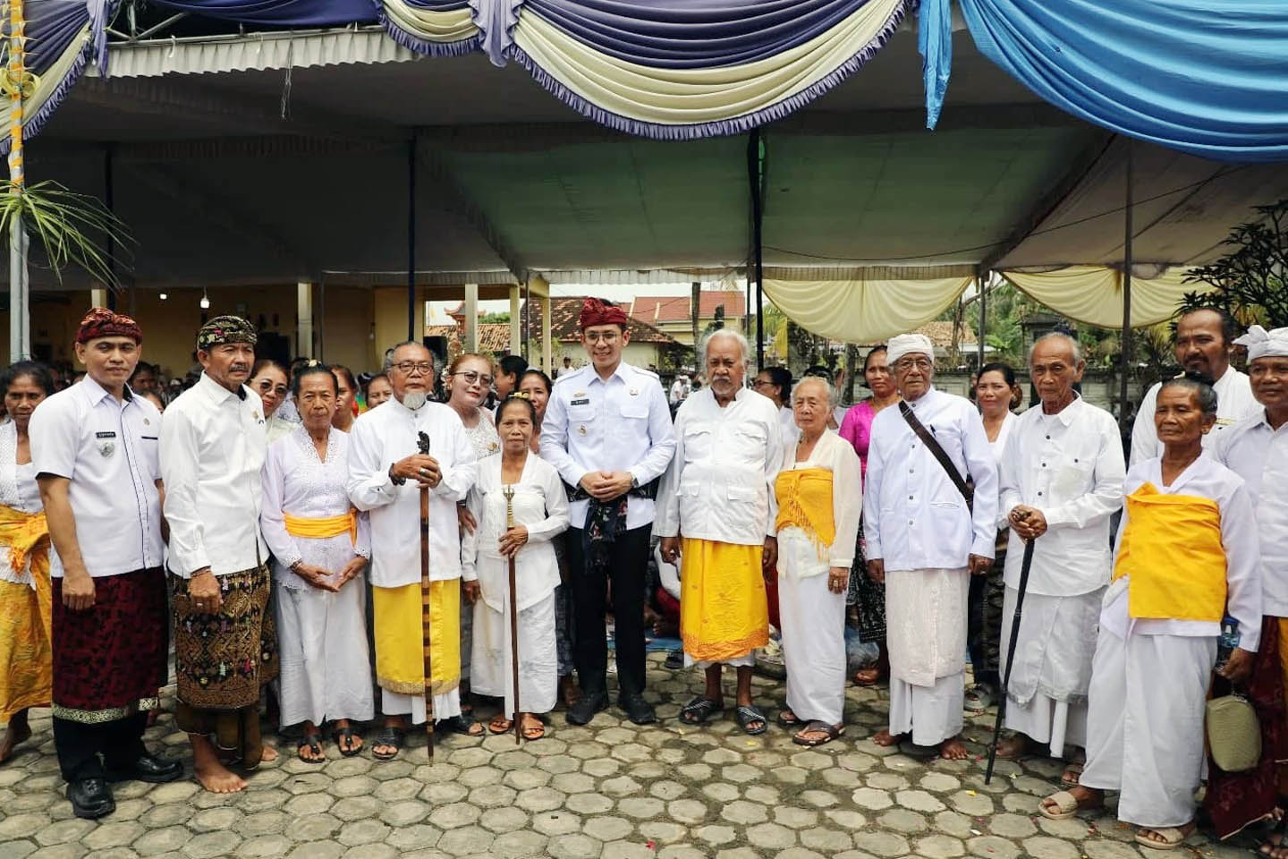 Bupati Egi Hadiri Upacara Melasti di Desa Balinuraga: Wujud Harmoni dan Toleransi Umat Beragama