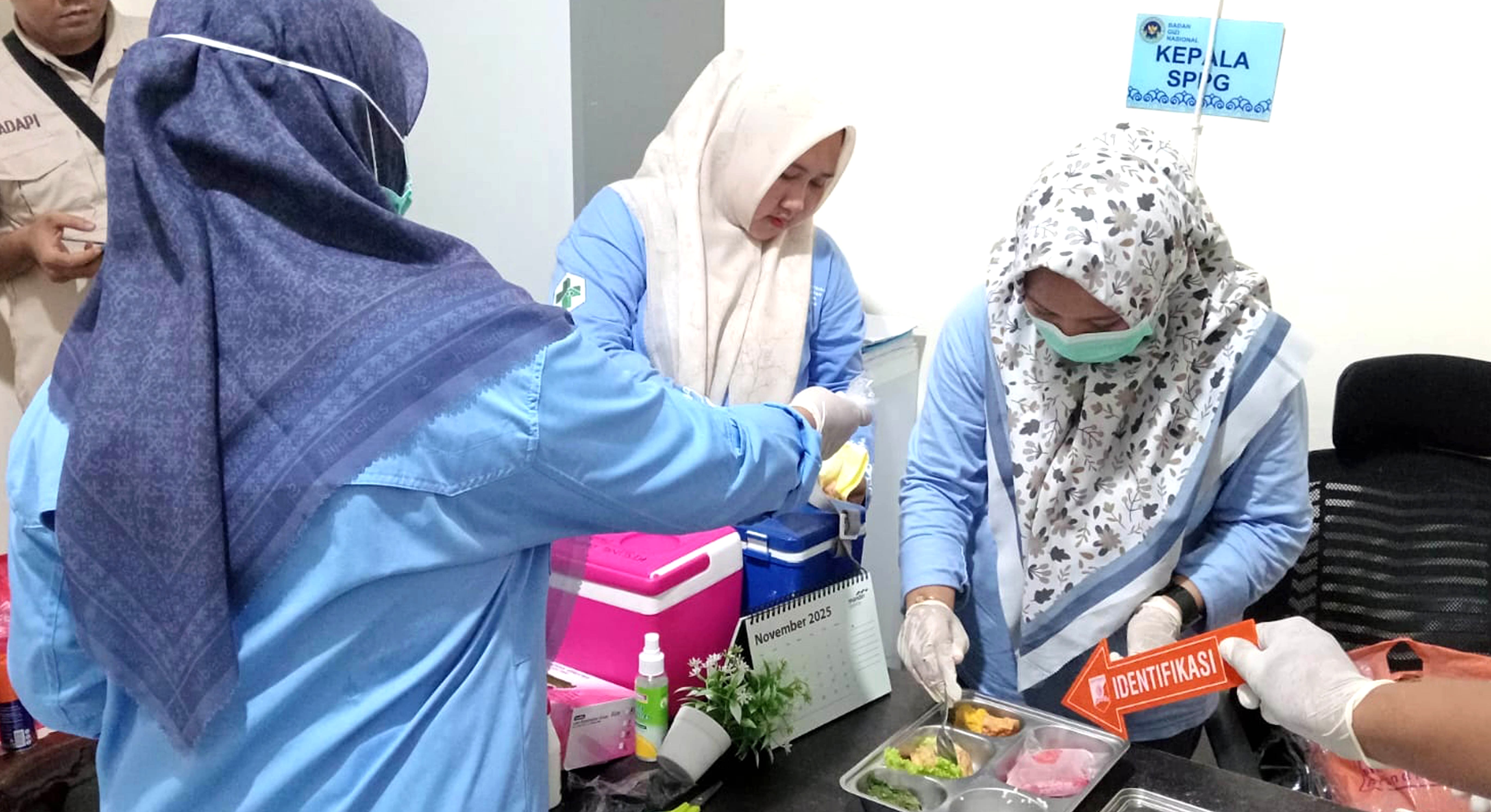 Tim Investigasi Dinkes Kabupaten Lampung Selatan Turun Cepat Cek Sampel MBG di SMPN 2 Kalianda