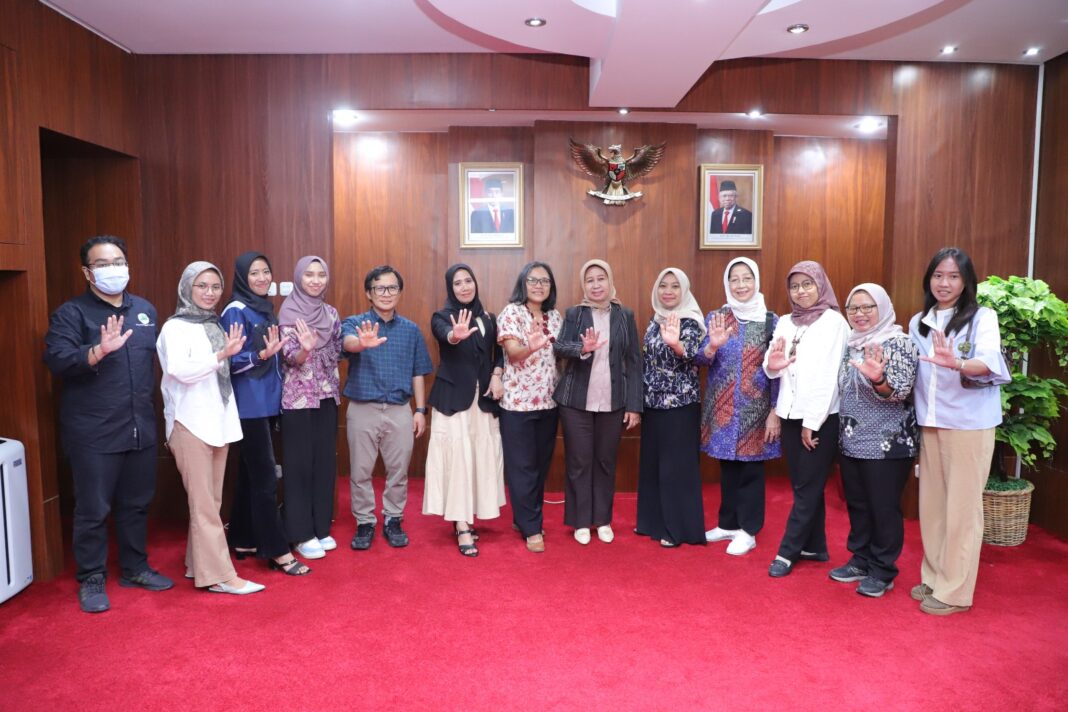 Rektor Unila Terima Audiensi Aktivis Perempuan Lampung