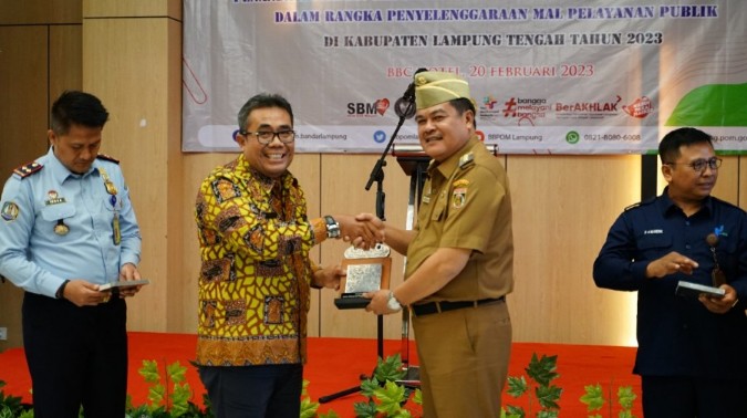 Bupati Lampung Tengah  Teken Perjanjian Penyelenggaraan Layanan di MPP