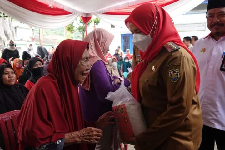 H-12, Pemkot & Baznas Bandar Lampung Bagikan 120 Ton Beras Bagi 24 Ribu Warga