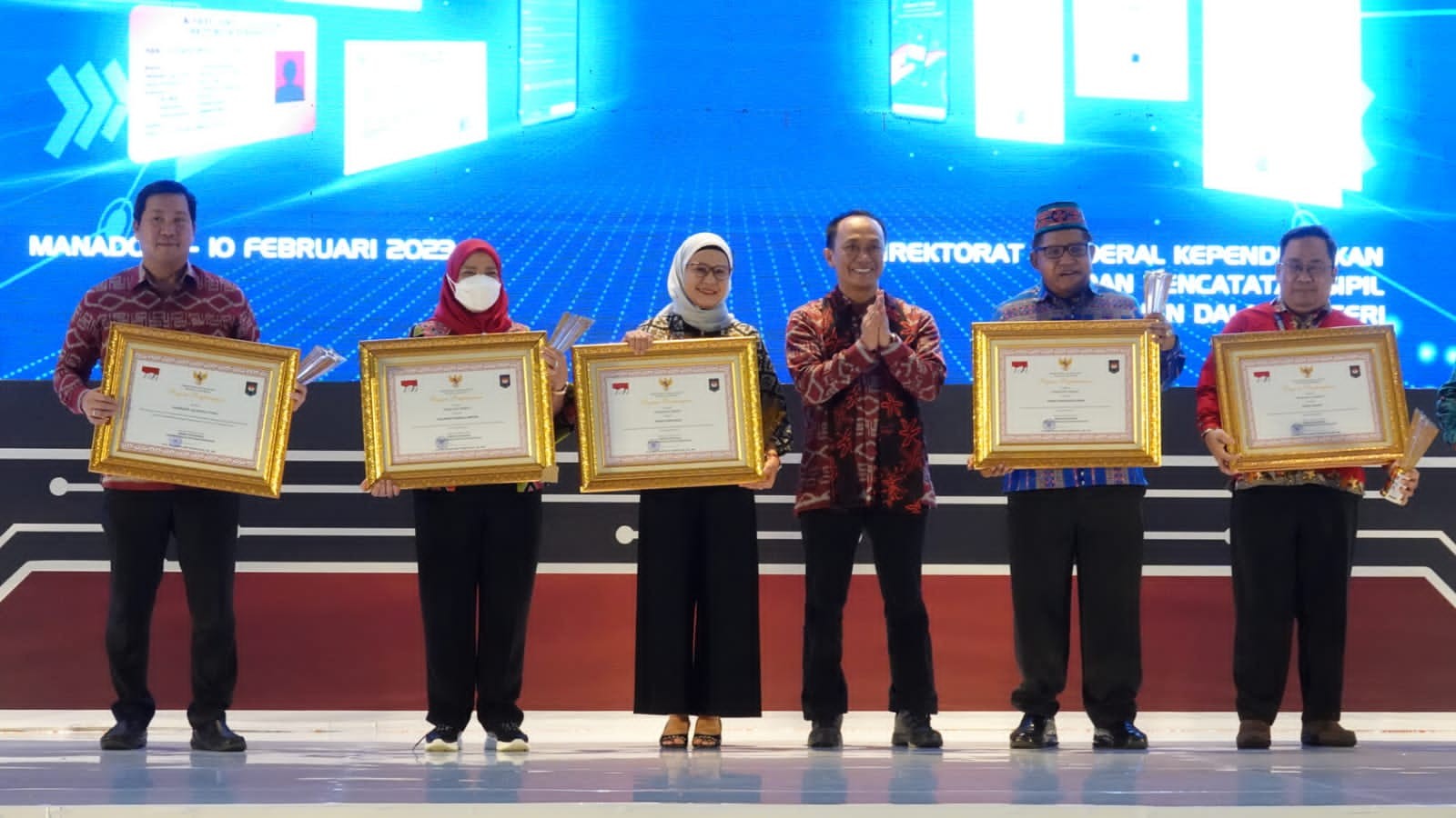 Wali Kota Bandar Lampung Terima Penghargaan Kemendagri Sebagai Bentuk Komitmen Pelayanan Administrasi Penduduk