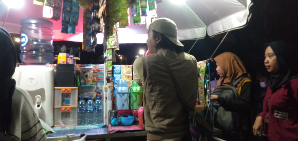 Cerita Si Ujang, Pedagang Serbaneka Sachet UMJ Ciputat