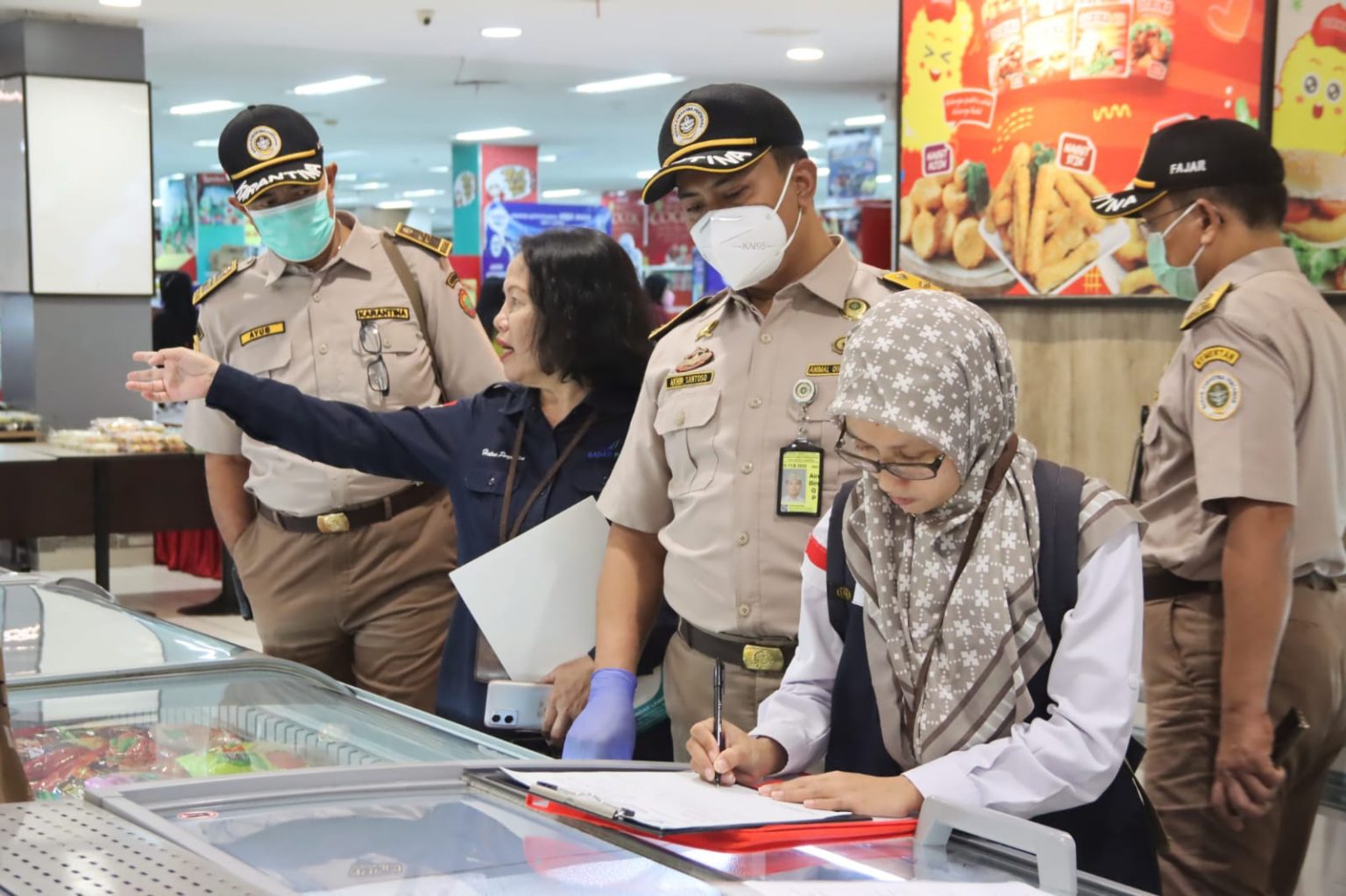 Jelang Hari Raya Idul Fitri 1444 H, Tim Koordinasi Jejaring Keamanan Pangan Provinsi Lampung Sidak Pengawasan dan Peredaran Pangan di sejumlah Pusat Perbelanjaan