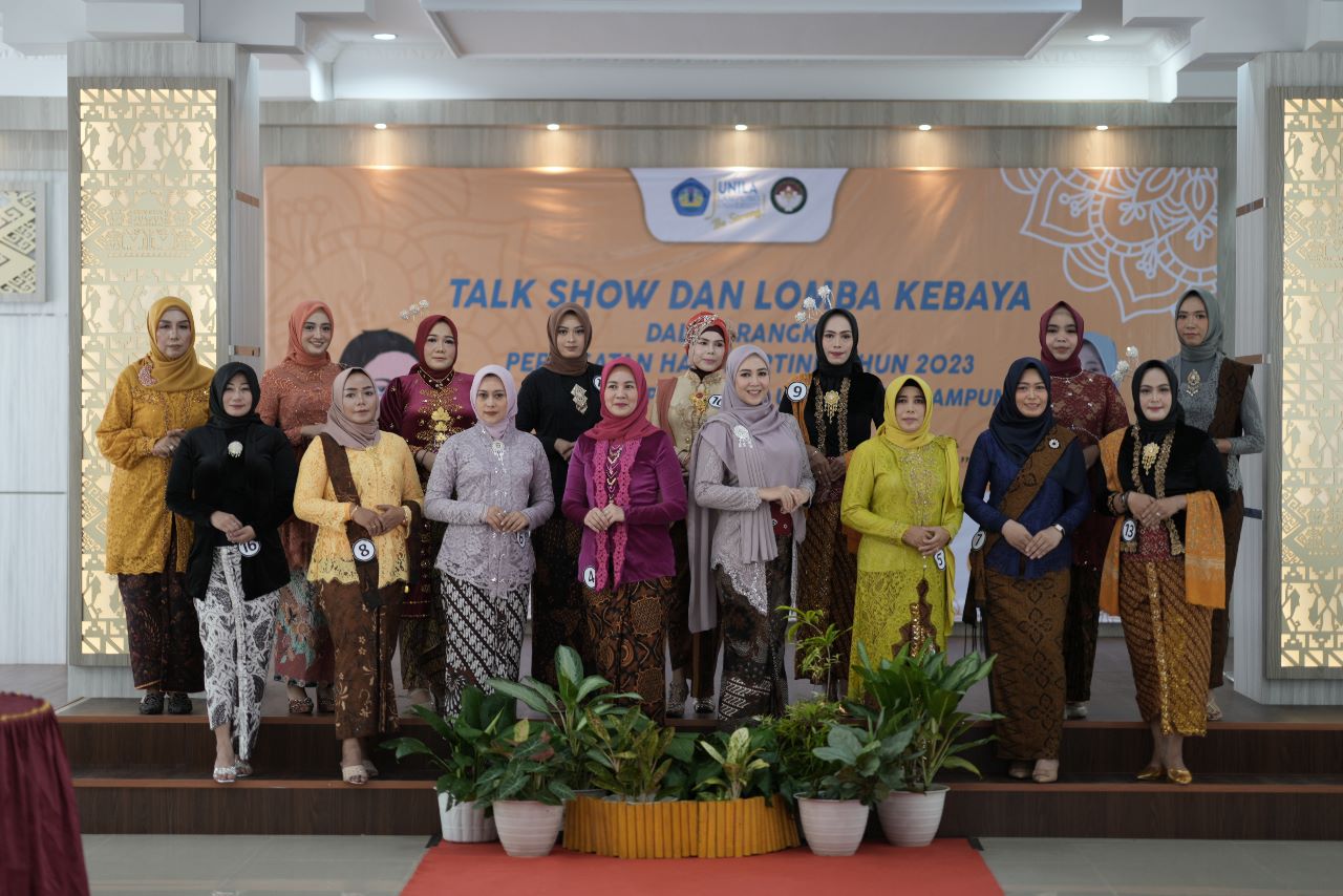 Peringati Hari Kartini, DWP Universitas Lampung Gelar Fashion Show