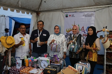 Ibu Riana Sari Arinal Kunjungi Jumbara PMR Tingkat Nasional IX Tahun 2023 di Way Handak