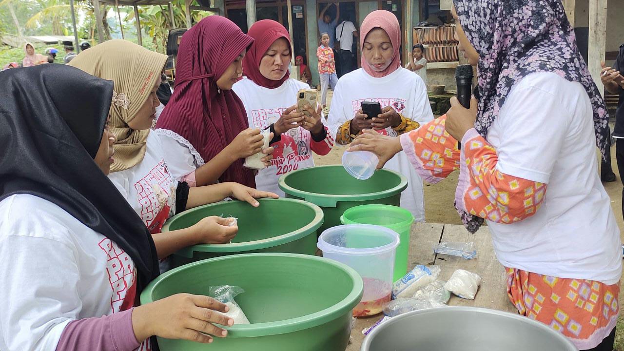 Relawan SAGA Lampung Gelar Pelatihan Pembuatan Telur Asin di Tuba: Produknya Nanti Kita Promosikan