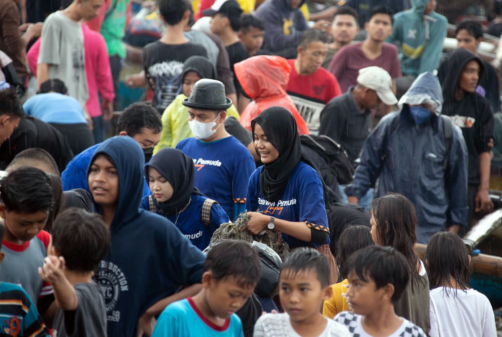 KNPI Lampung dan RPL Turut Berkolaborasi Bersama Masyarakat Bersih Bersih Pantai