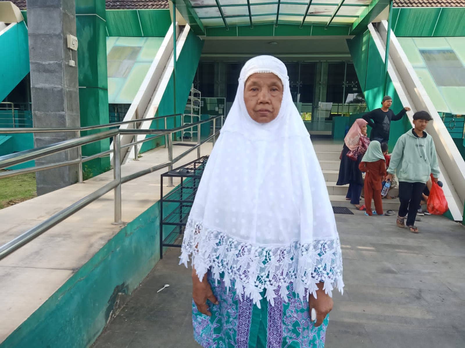 Tangis Haru Keluarga Warnai Kepulangan Jemaah Haji Asal Bandar Lampung