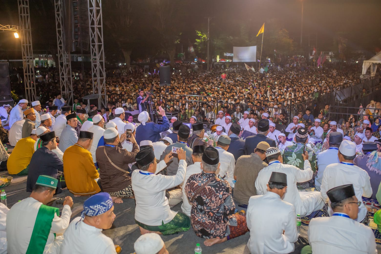 Putri Zulkifli Hasan Terharu