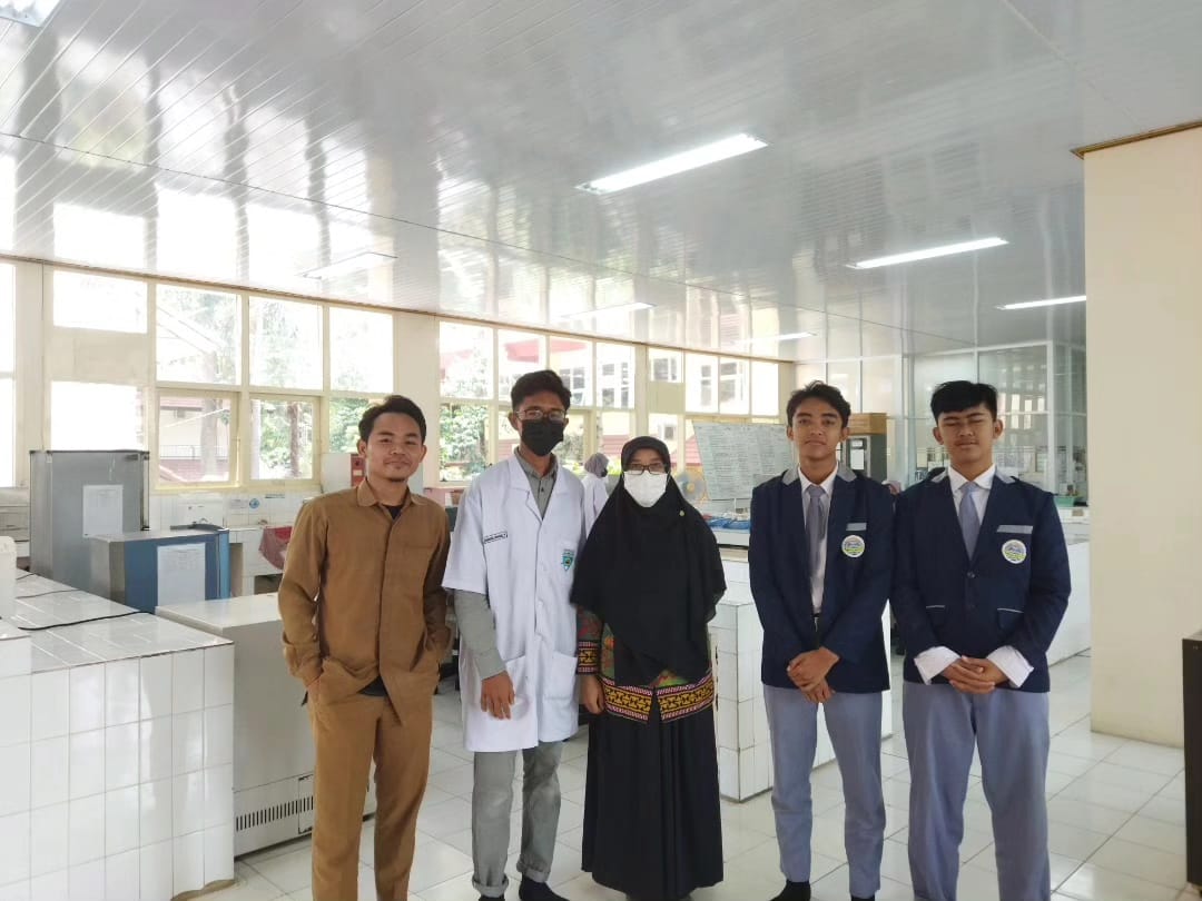 SMA Qur'an Darul Fattah Bekerjasama Dengan Mikrobiologi FMIPA Unila Berhasil Membuat Kertas Anti Bakteri