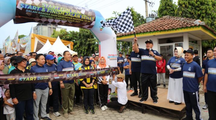 Gubernur Arinal Beserta Ribuan Masyarakat Meriahkan Jalan Sehat, Pada Peringatan Hari Kesehatan Nasional Ke-59 Tahun 2023