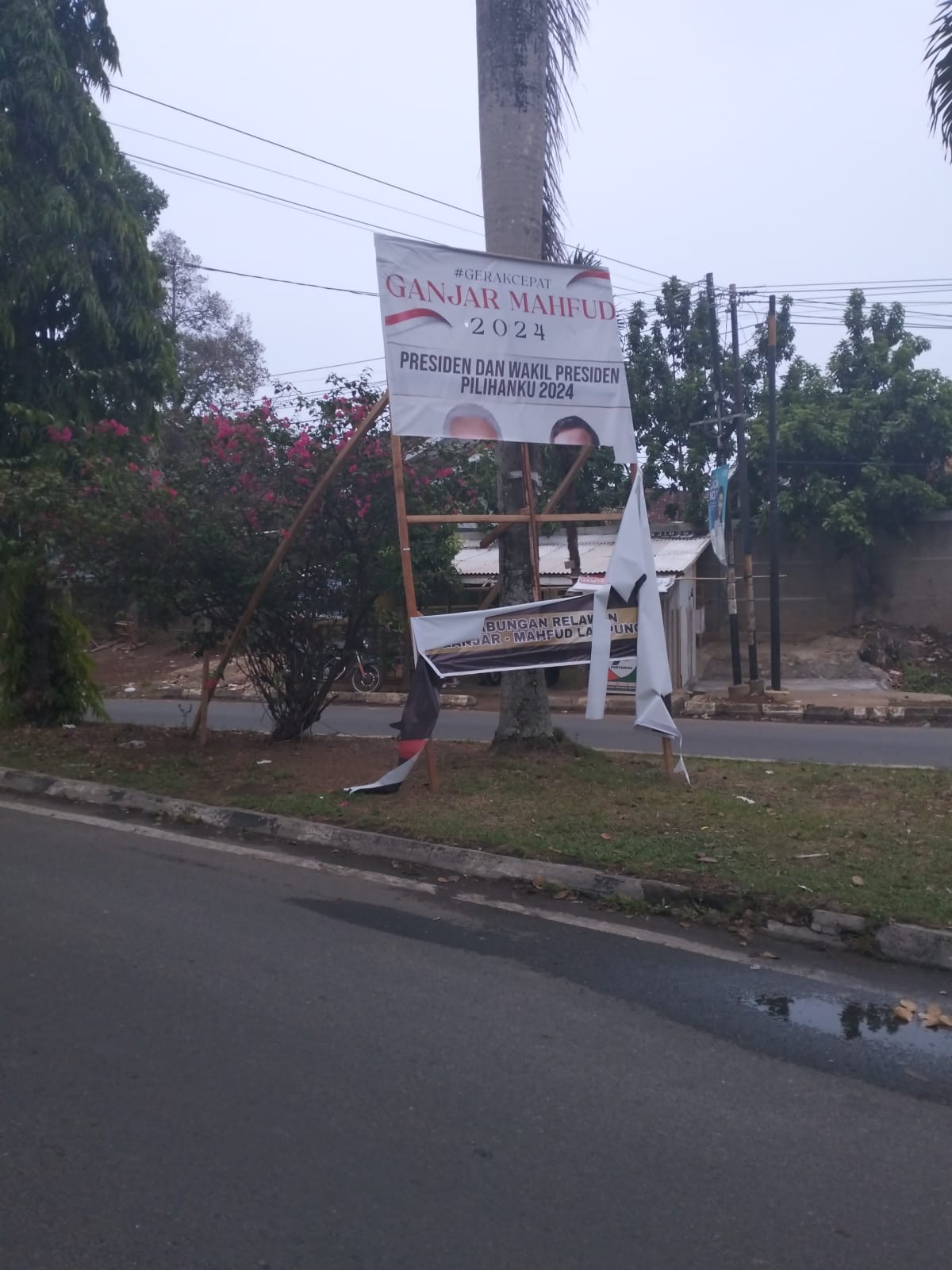 Atribut Dirusak, Relawan Ganjar-Mahfud: "Bersama Kesulitan, Ada Kemudahan"