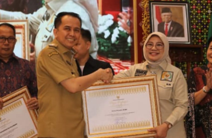 Arniza Nilawati SE.MM, Calon DPD-RI Provinsi Sumatera Selatan, Mendapat Penghargaan "Pengentasan Kemiskinan"