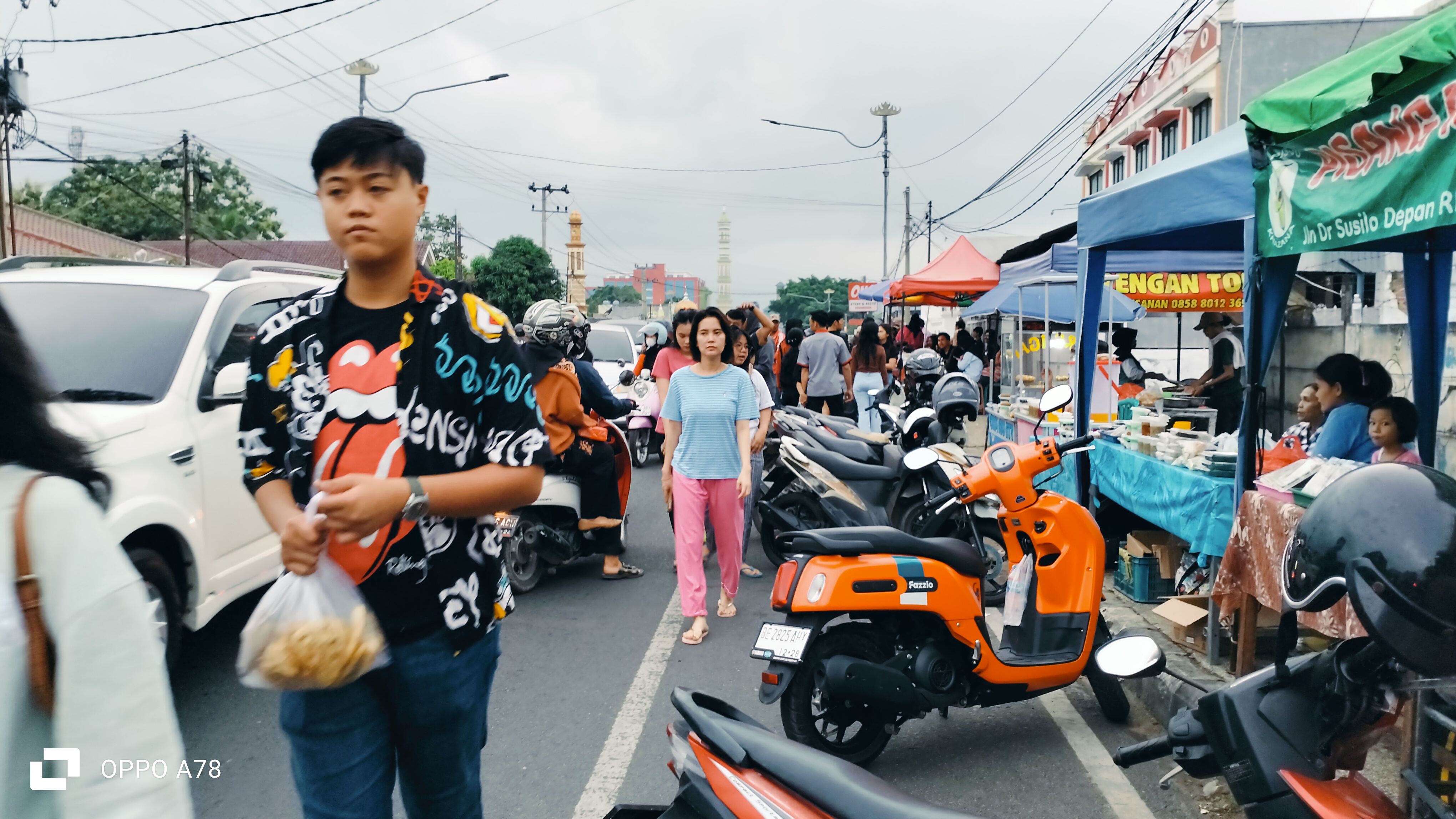 Laris Manis Tanjung Kimpul, Pusat Takjil Ramadan Masih Diserbu Warga