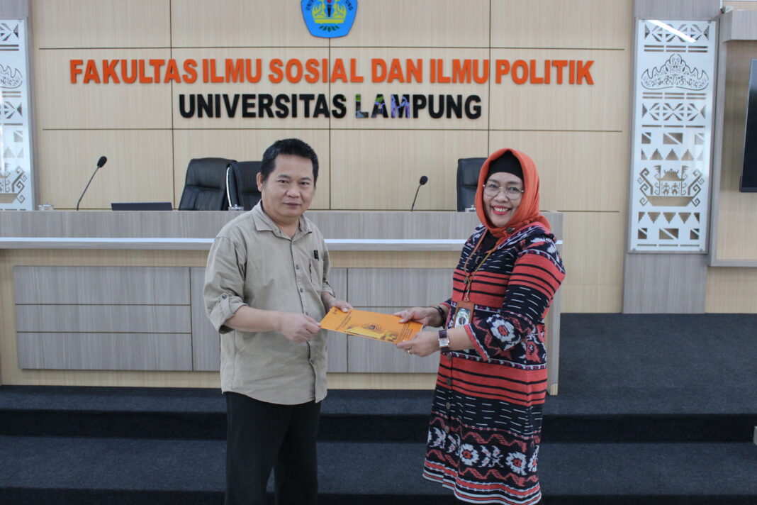 Kembali Mengadakan Workshop Pemanfaatan Sumber Literatur, Perpus Unila Kunjungi FISIP