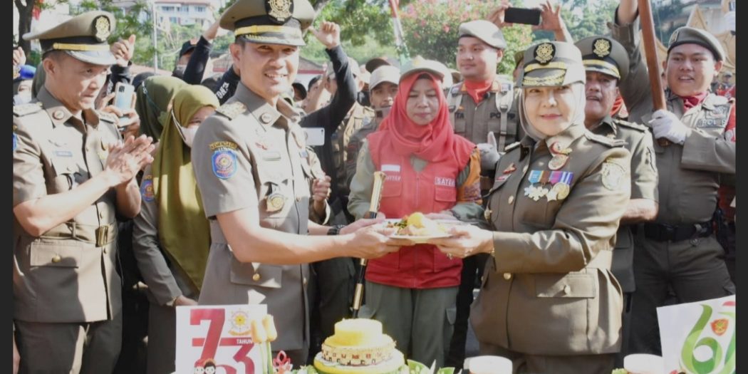 Peringati HUT, Hj Eva Dwiana minta Satpol PP dan Linmas Mengayomi Masyarakat