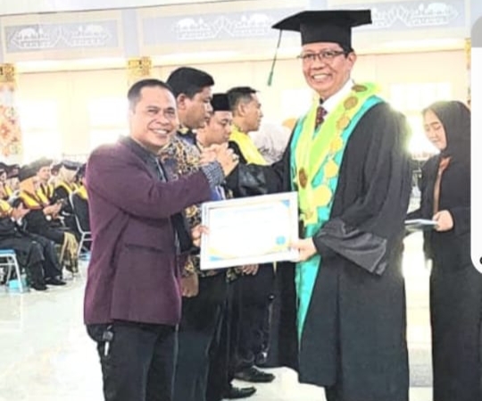 MAN 1 Bandar Lampung Terima Penghargaan Dari UIN RIL Sebagai Kontributor Mahasiswa Terbanyak Kedua Tahun 2023