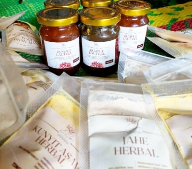 Tim PKM Hibah Penelitian Program Studi Farmasi dan Kimia ITERA, Lakukan Sosialisasi Tentang E.Co Herbal