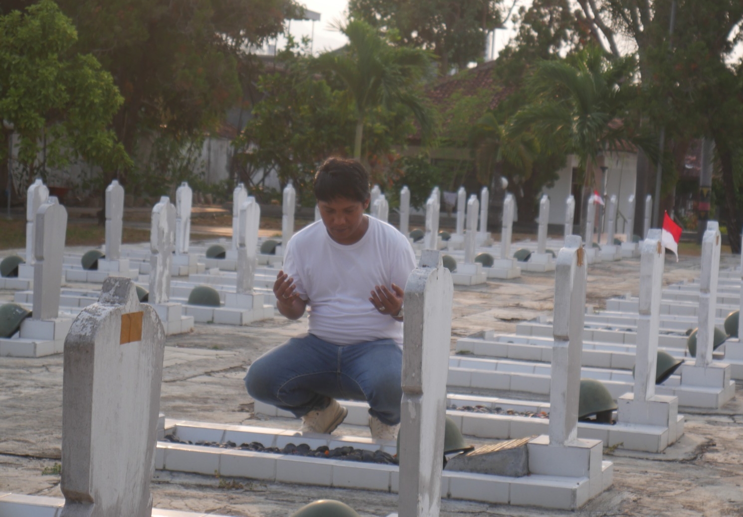 Relawan Ganjar-Mahfud Tabur Bunga 10 November, Cucu Pahlawan: Terima Kasih