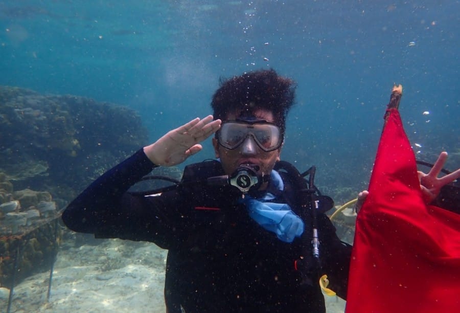 Klub Selam Anemon Unila, Maharipal UIN RIL, Unit Selam Itera, dan Masyarakat Kibarkan Bendera Bawah Laut Rayakan HUT RI Ke-78