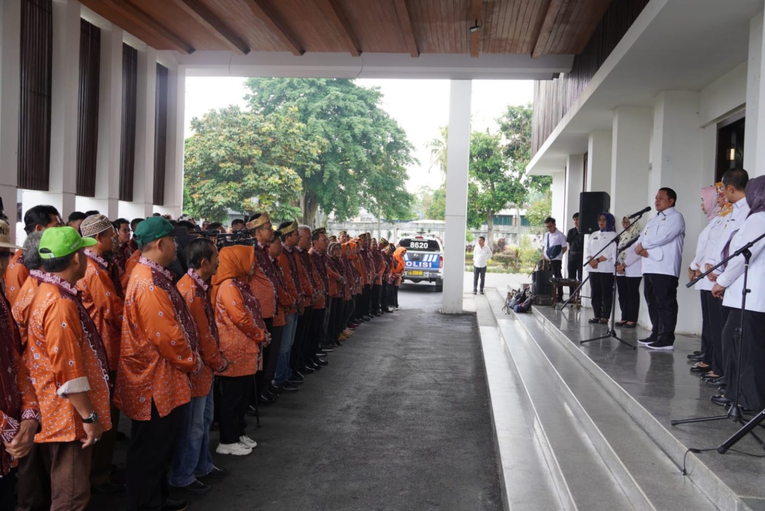 Gubernur Arinal Djunaidi Melepas Kontingen Provinsi Lampung Mengikuti Pekan Nasional KTNA XVI 2023 di Padang