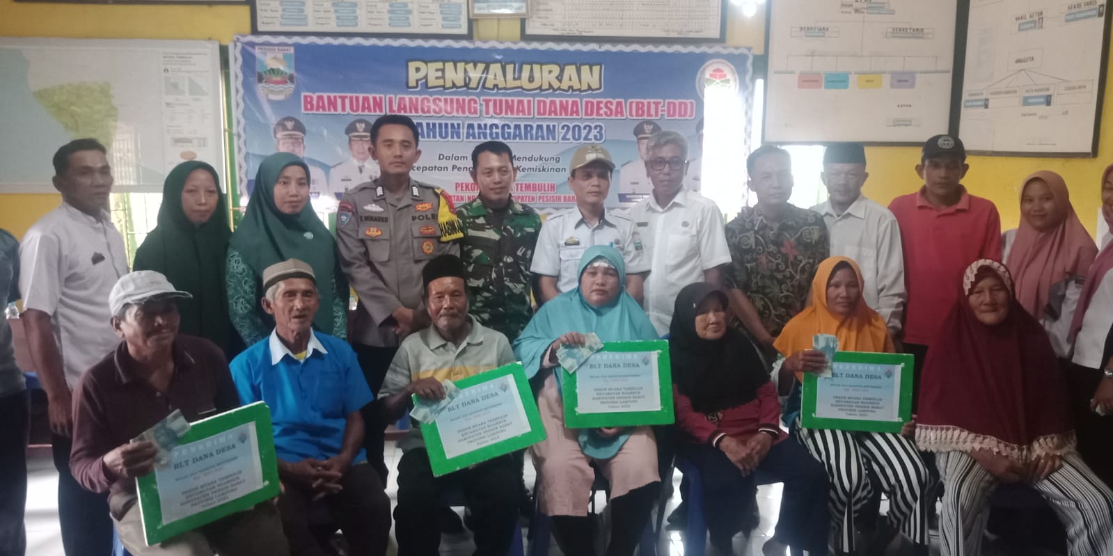 Pemeritah Pekon Muara Tembulih Salurkan BLT Tahap 3 Kepada 25 KPM