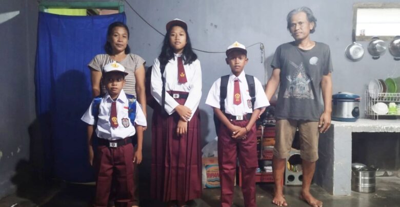 Sempat Putus Sekolah, Kakak Beradik Bahagia Dapat Bersekolah Kembali