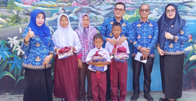 Kebahagian Terpancar di Wajah APR dan SRA Saat Memulai Sekolah Barunya