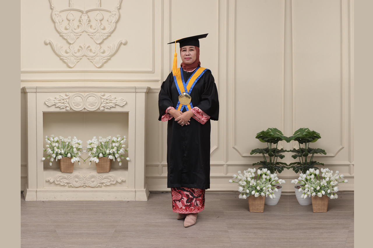 Biografi Prof. Dr. Ir. Lusmeilia Afriani, D.E.A., I.P.M. Rektor Perempuan Pertama Di Universitas Lampung
