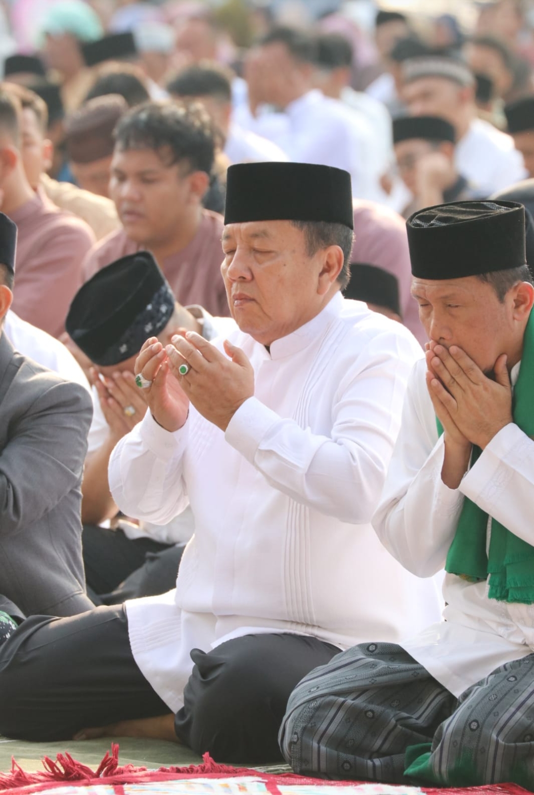 Gubernur Arinal Djunaidi dan Wakil Gubernur Chusnunia Shalat Ied di Lapangan Enggal, Rektor UIN Radin Intan Lampung sebagai Khatib