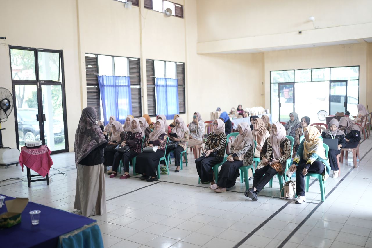 Unila Gelar Sosialisasi Pencegahan dan Penanganan Kekerasan Seksual di Desa Hanura