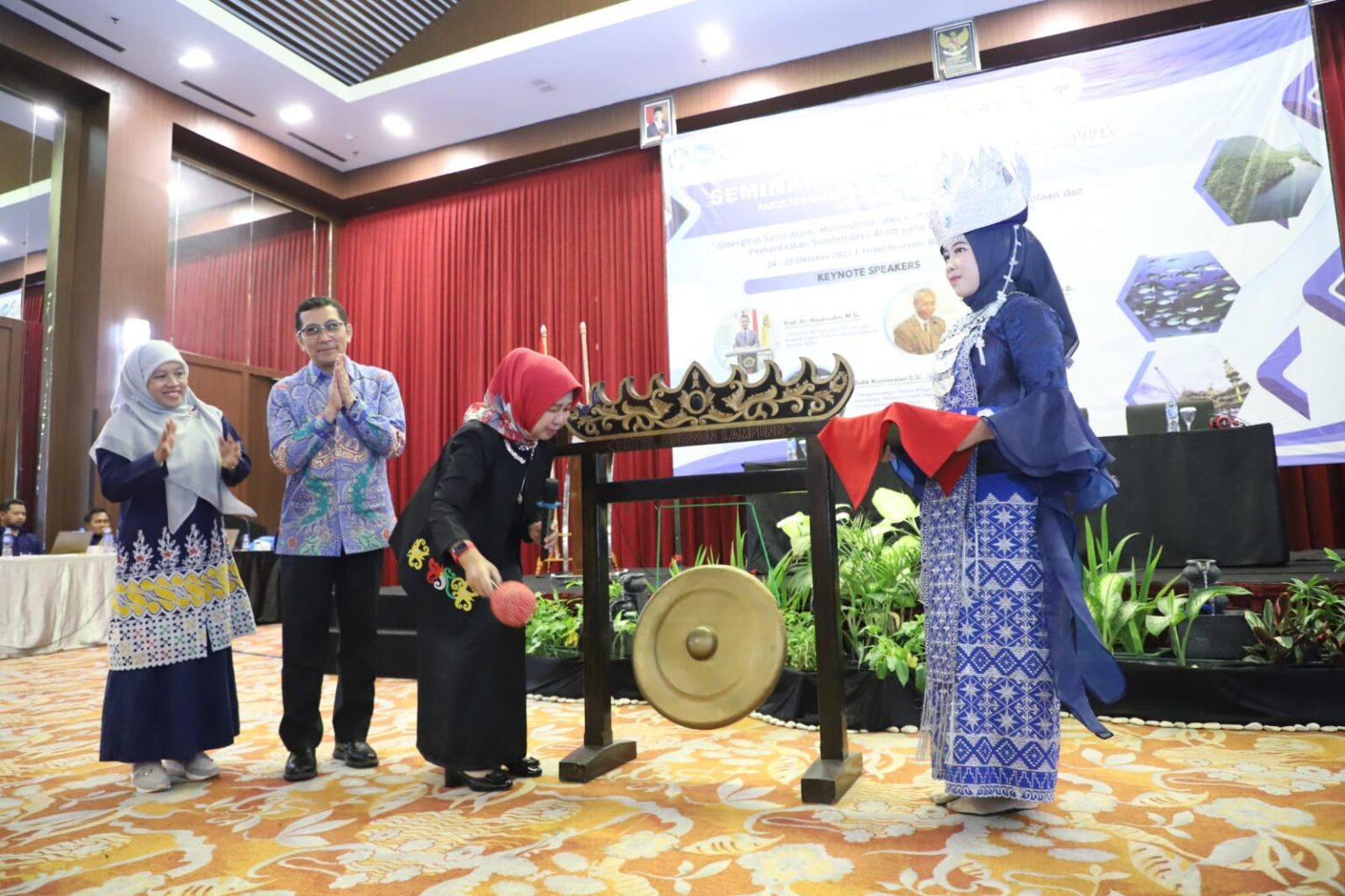 Rektor Unila Prof. Lusmeilia Afriani Buka Seminar Nasional FMIPA 2023