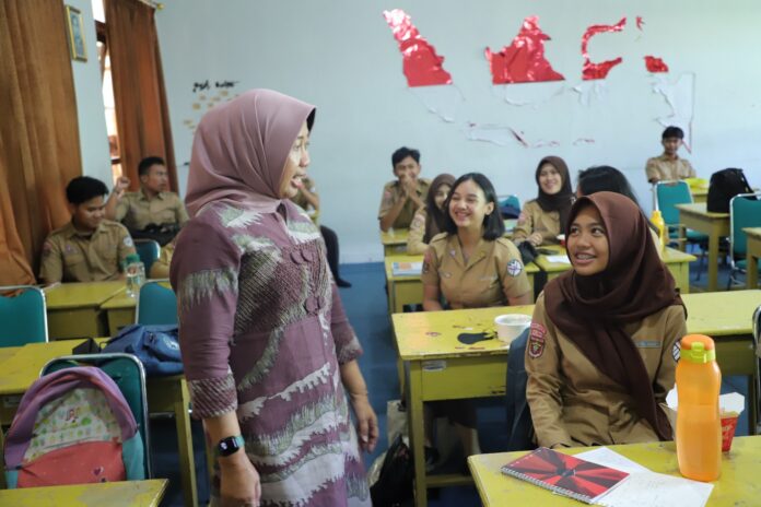 Rektor Unila Berikan Semangat dan Motivasi Siswa SMA 2 Pada Acara Talkshow Motivasi Pendidikan