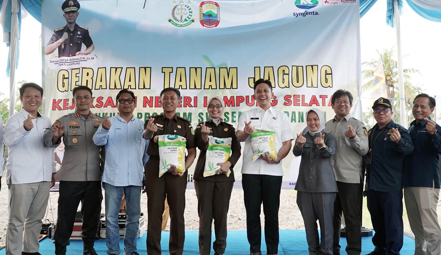 Dorong Ketahanan Pangan, Bupati dan Kajati Lampung Tanam Jagung di Kalianda