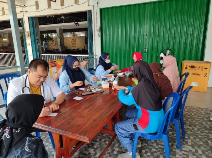 Senam Sehat dan Berobat Gratis Bersama Joyce Sandra, Caleg DPRD Kota Palembang