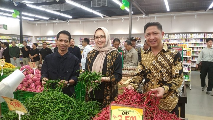 DPD RI Dapil Sumsel Hj. Eva Susanti Menghadiri Grand Opening Central Market Cabang Ke-9