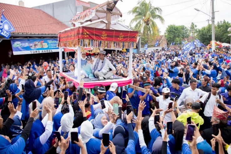 Putri Zulkifli Hasan dan Raffi-Nagita Diarak Adat Lampung oleh Warga Natar