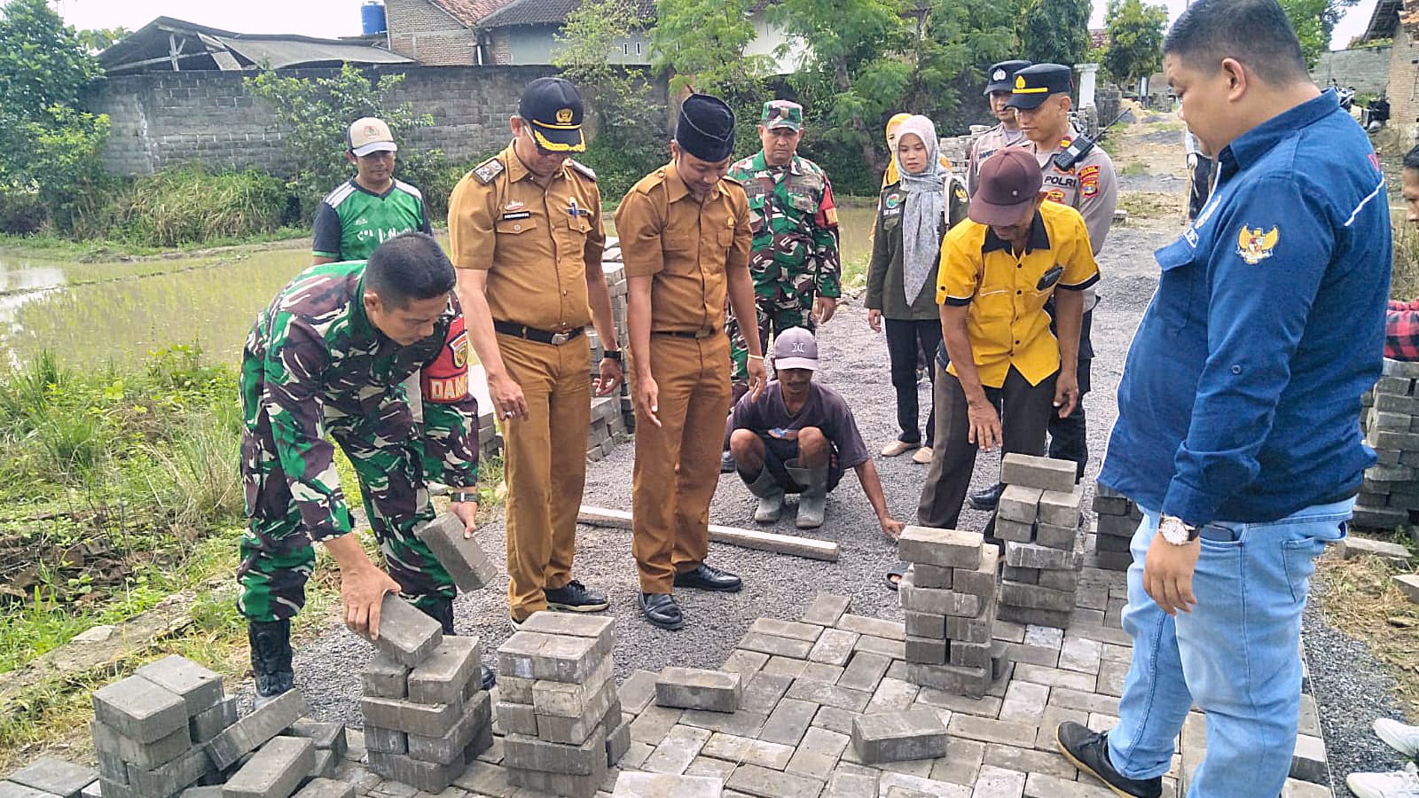 Pemdes Jatimulyo Bangun Jalan Paving Sepanjang 400 Meter di Dusun IV