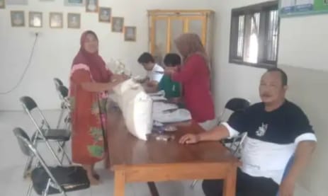 Bantuan Beras Disalurkan, Warga Tanjung Setia Rasakan Manfaatnya