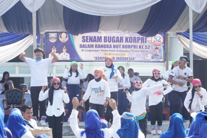 HUT Korpri ke-52 Tahun Pemkab Pesibar Gelar Senam Bugar Korpri dan Bazar Murah