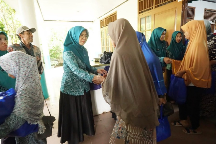 Septi Istiqlal Berikan Santunan Lansia dalam Rangka Memperingati Hari Ibu Ke-95 Tahun 2023